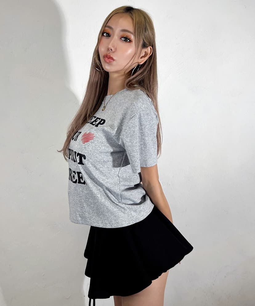 English letter print logo T